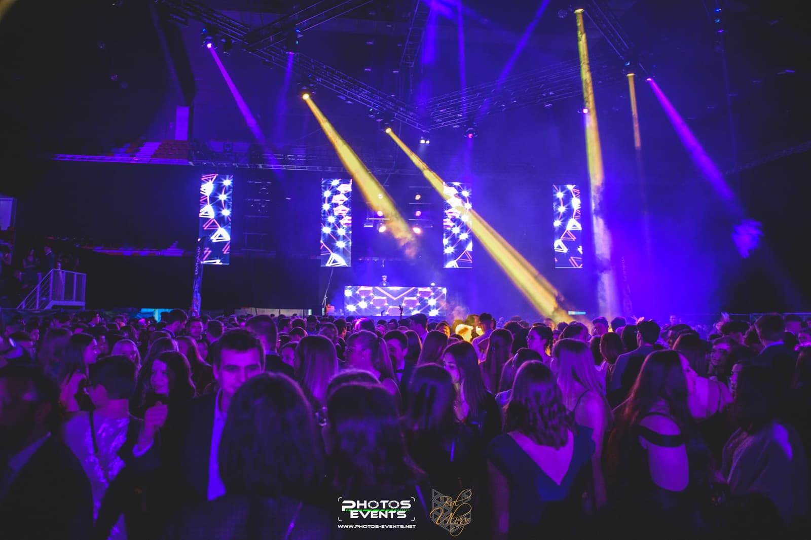The stage and its violet beams